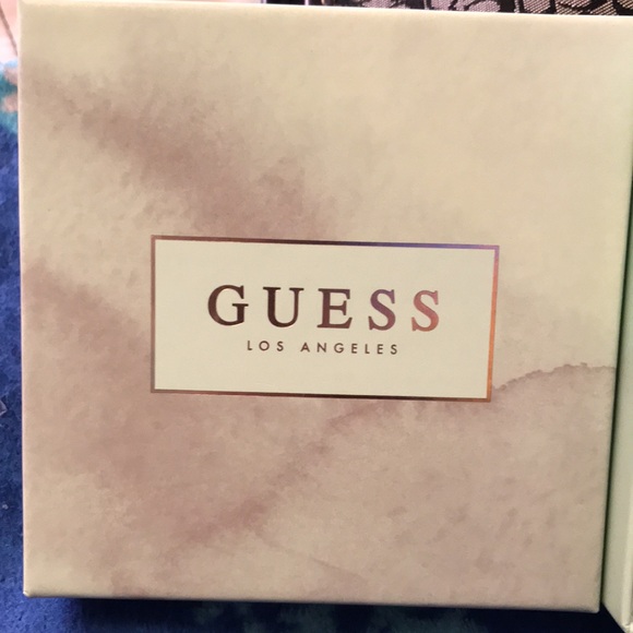 GUESS 18” Gold Heart Pendant Necklace - Picture 3 of 4